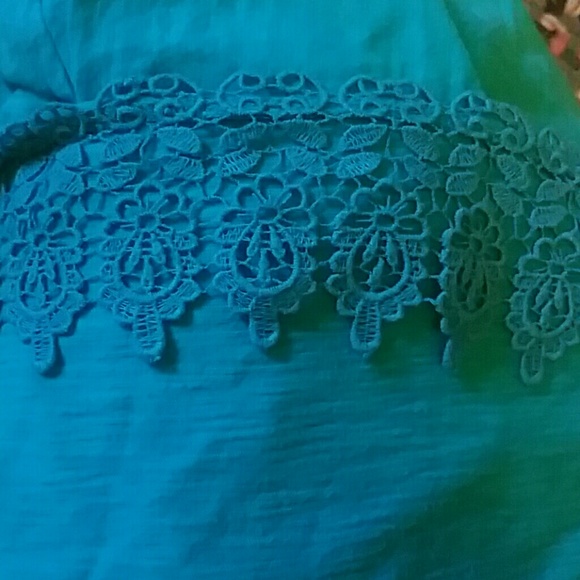 Turquoise High-low style children's shirt. - Picture 3 of 3